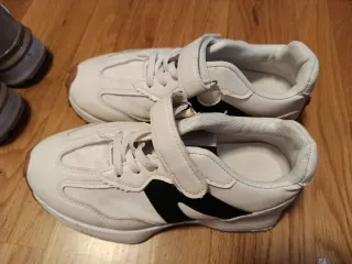 Sneakers sportive bianche e nere