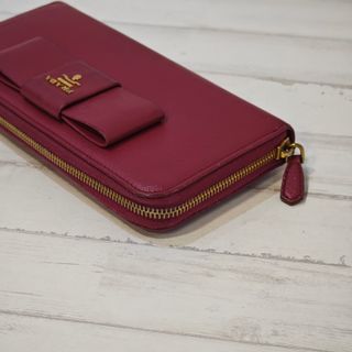 Borsa lunga Prada rossa con fiocco