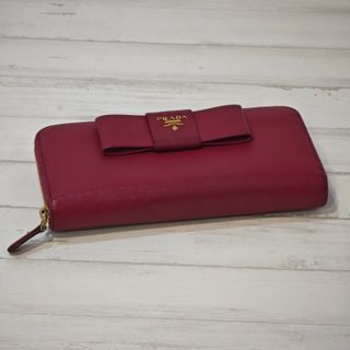 Borsa lunga Prada rossa con fiocco