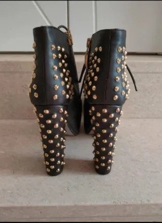 Tronchetti MNG tacco alto plateau borchie oro n.34