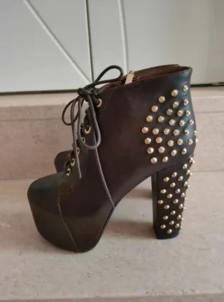 Tronchetti MNG tacco alto plateau borchie oro n.34