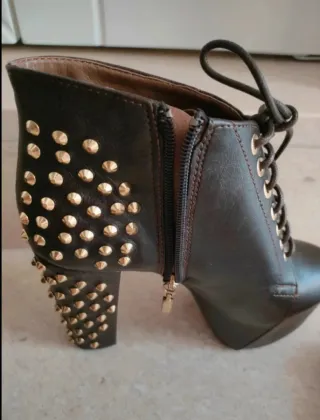 Tronchetti MNG tacco alto plateau borchie oro n.34