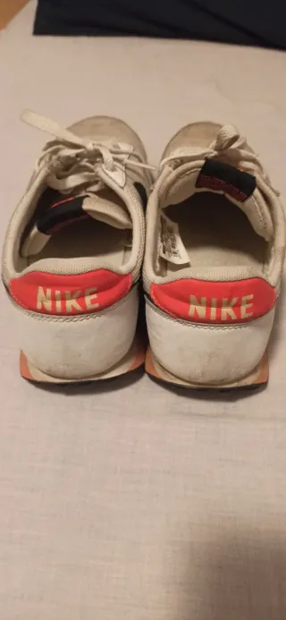 Zapatillas Nike Beige y Naranja Talla 40