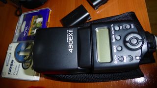 Cámara Canon EOS 60D + Objetivo + Accesorios