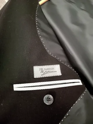 Giacca uomo nera taglia 52 vestibilità asciutta