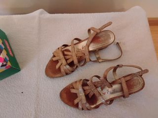 Sandalias Beige y Marrones