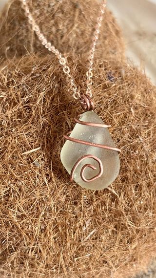 Collana Vetro Marino Bianco con Filo Oro Rosa