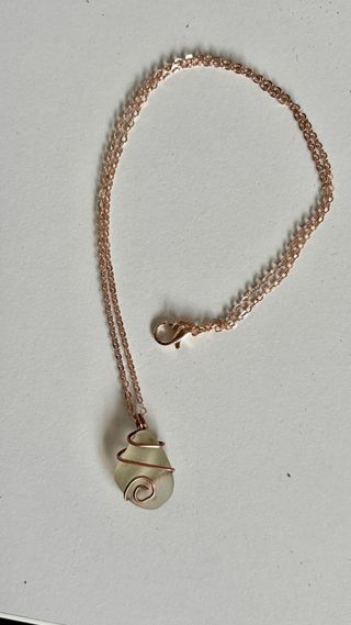 Collana Vetro Marino Bianco con Filo Oro Rosa