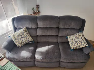 Sofá de tela gris azulado