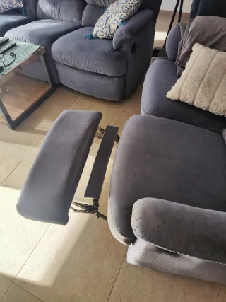 Sofá de tela gris azulado