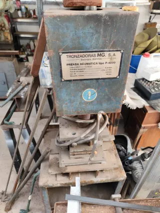 Tronzadora prensa neumática