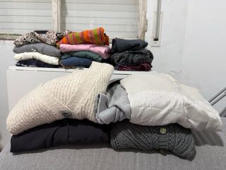 Consegna di abbigliamento 47 capi da donna e uomo