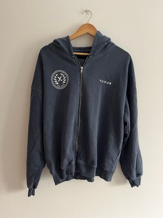 Sudadera YUXUS gris con cremallera