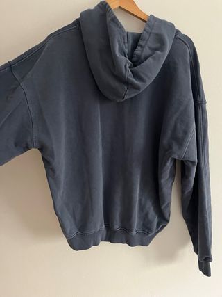 Sudadera YUXUS gris con cremallera