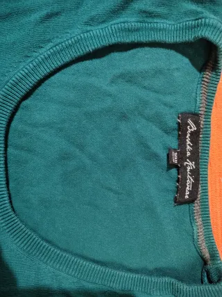 Jersey Bershka verde manga larga
