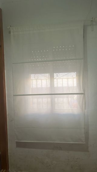 Estor blanco con imán y barra