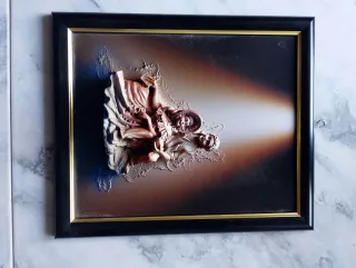 Quadro con personaggi in rilievo