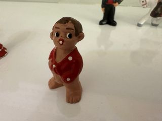 Figuras típicas bailando y toreando