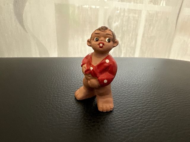 Figuras típicas bailando y toreando