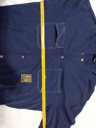 Chaqueta fina Desigual con capucha azul para hombr