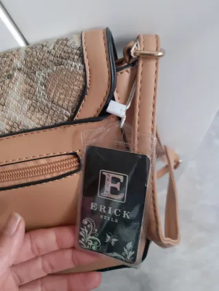 Bolso bandolera beige y dorado