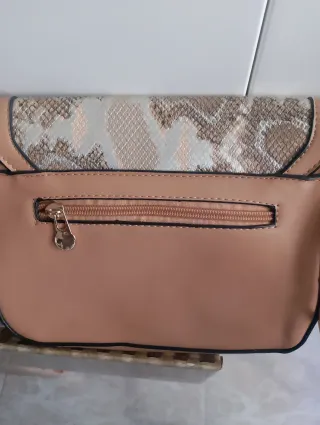 Bolso bandolera beige y dorado
