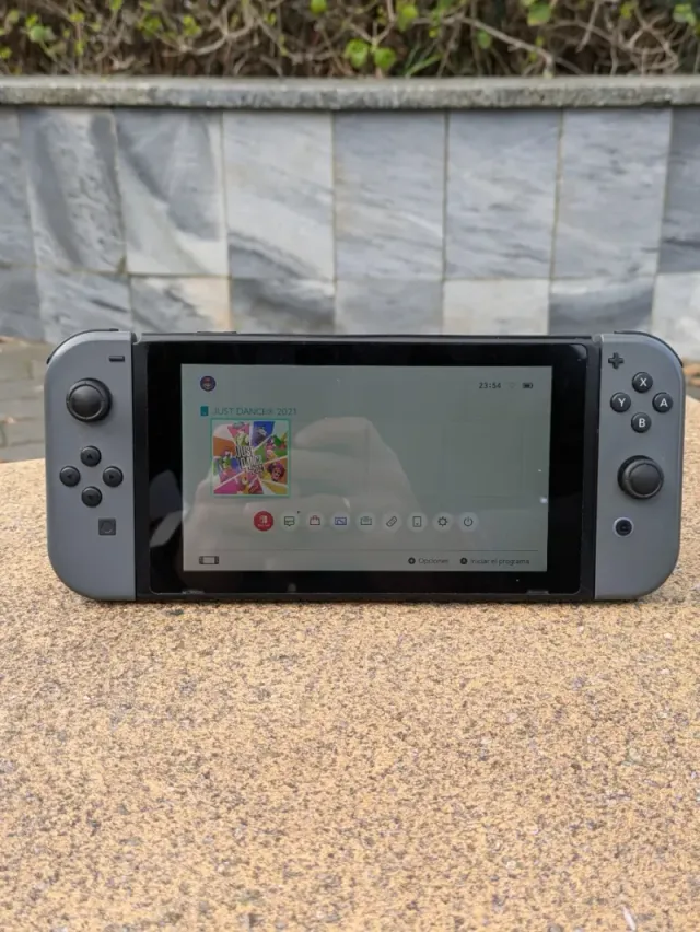 Nintendo Switch Gris COMPLETA + Funda+ Juego