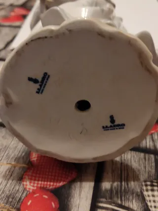 Figura Lladro de porcelana niña con pájaro