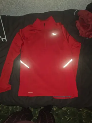 Camiseta Saucony Roja Media Cremallera para runnin