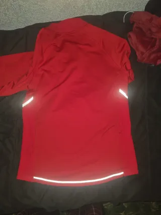 Camiseta Saucony Roja Media Cremallera para runnin