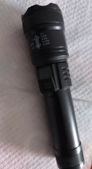 Linterna LED Táctica Zoom