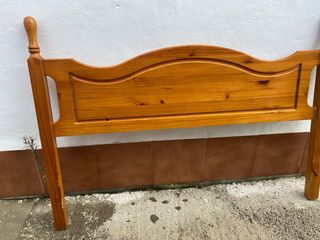 Dos cabeceros madera 1.35 y 0.90