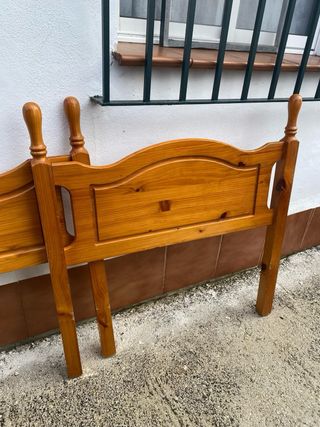 Dos cabeceros madera 1.35 y 0.90