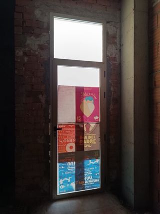 PUERTA DE ALUMINIO CON CERRADURA