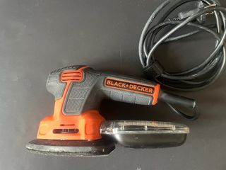 Lijadora eléctrica y manual roja y accesorios.