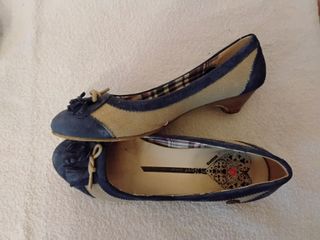 Scarpe eleganti beige e blu