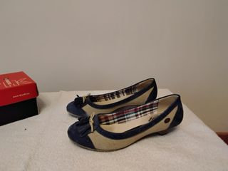 Scarpe eleganti beige e blu