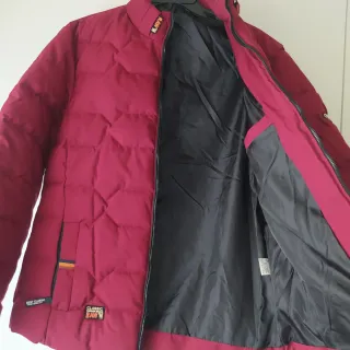 Abrigo acolchado rojo de chico