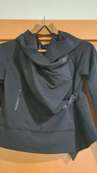 Chaqueta corta negra