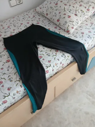 Mallas deportivas negras y turquesa