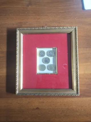 09-Quadro in stile Romano Antico con monete rare.