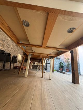 Mesa de comedor blanca de madera