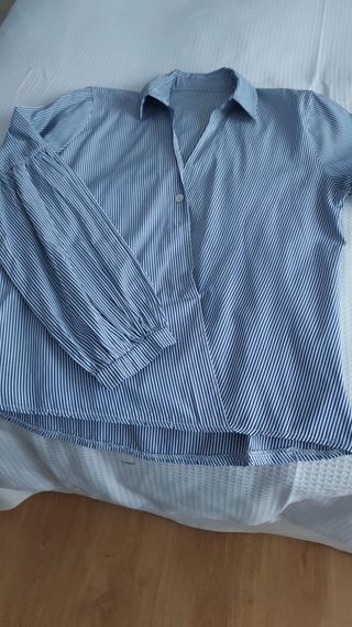 Blusa de rayas azul y blanco