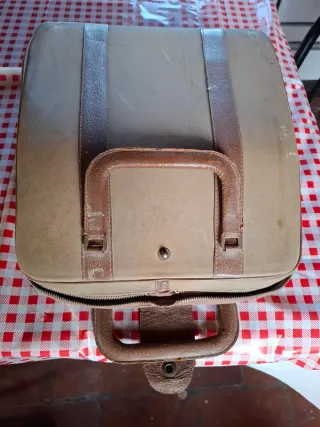 Macchina da scrivere Olivetti Lettera 22