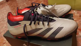 Scarpe da calcio Adidas Predator taglia 43 1/3 nuove