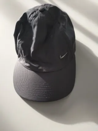 Gorra Nike Gris