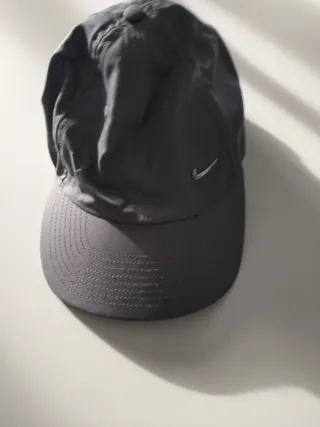 Gorra Nike Gris