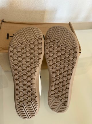 Zapatillas HOBIBEAR beige y blanco