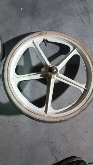 Llantas BH California 5 Palos