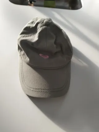 Gorra Roxy verde con Corazón Rosa